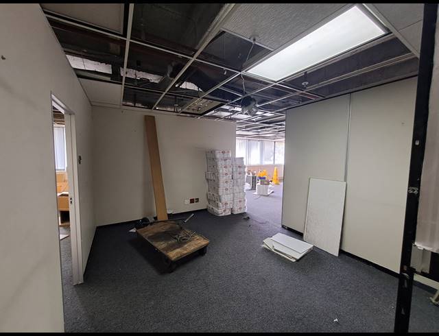 284M² OFFICE TO LET IN DUNKELD WEST